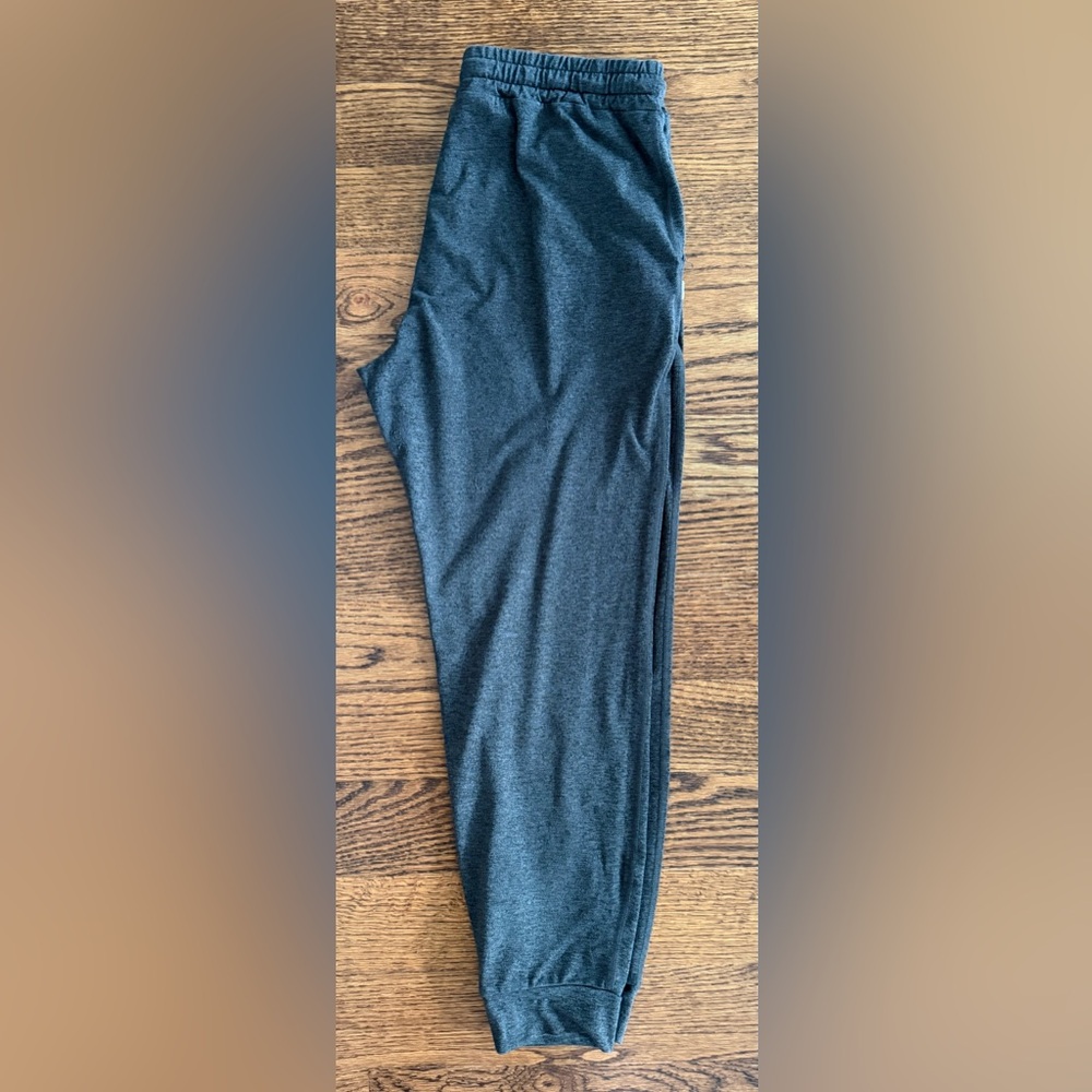 Vuori Gray Women’s Joggers in Medium - Picture 2 of 4